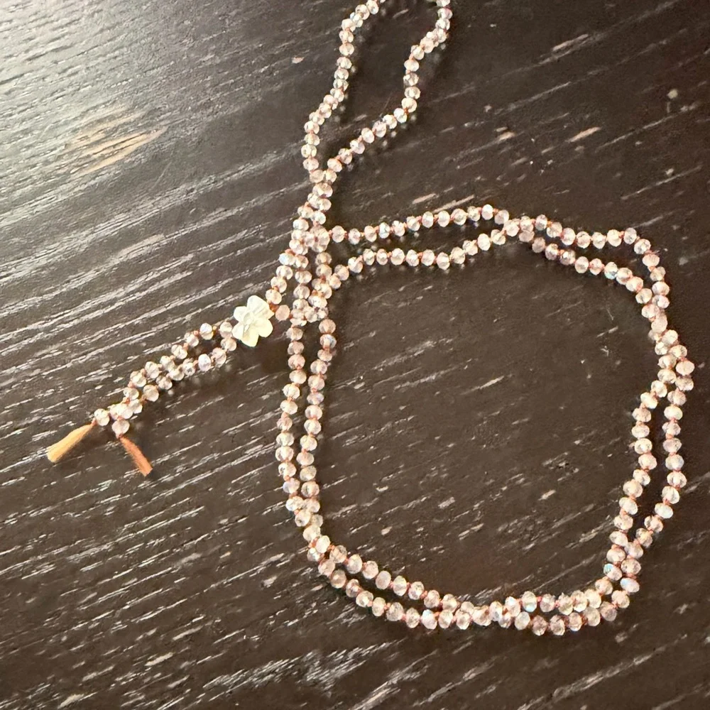 Elegant Pink Beaded Necklace with Flower Pendant - Picture 4 of 5